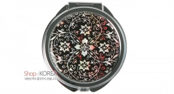자개 주머니 거울-당초 - 당초무늬의 독특함이 엿보이는 제품