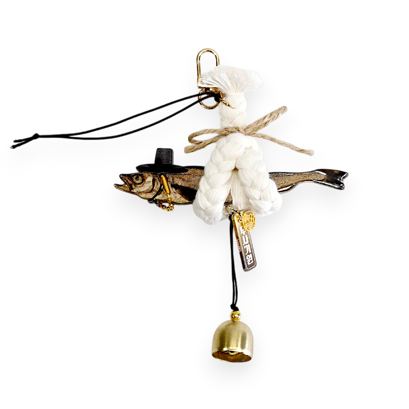 액막이 갓을 쓴 명태 장식품(중)