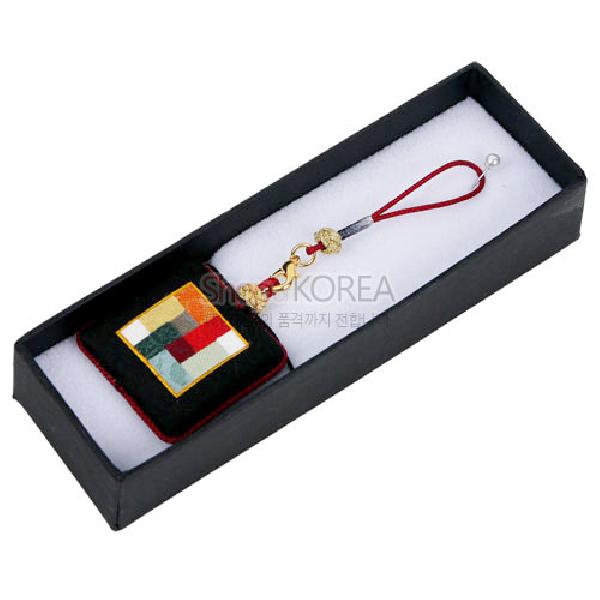 조각보 작은열쇠고리[흑색] - 조각보 무늬를 활용한 거울핸드폰고리