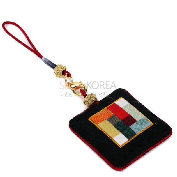 조각보 작은열쇠고리[흑색] - 조각보 무늬를 활용한 거울핸드폰고리